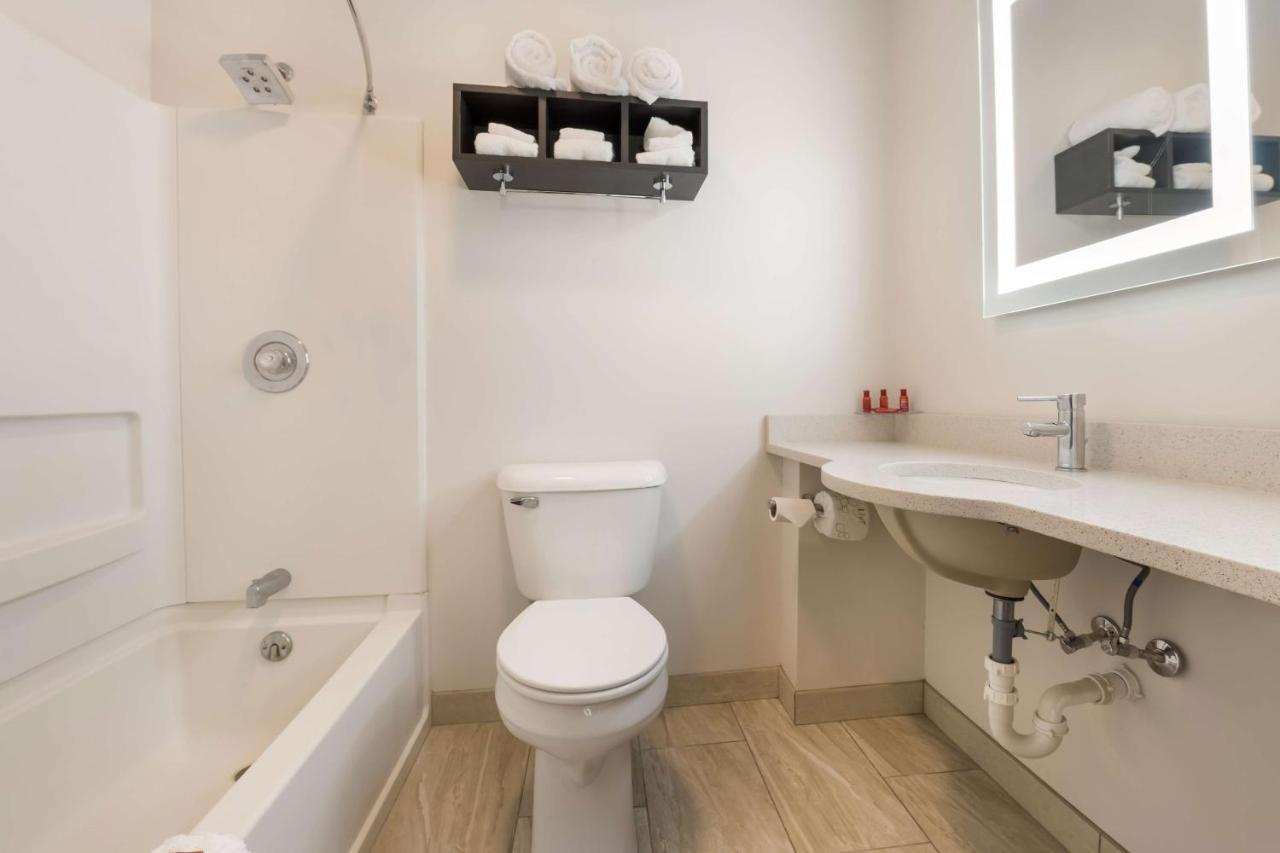 Surestay Hotel By Best Western Thomson Екстериор снимка