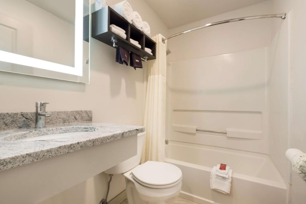 Surestay Hotel By Best Western Thomson Екстериор снимка