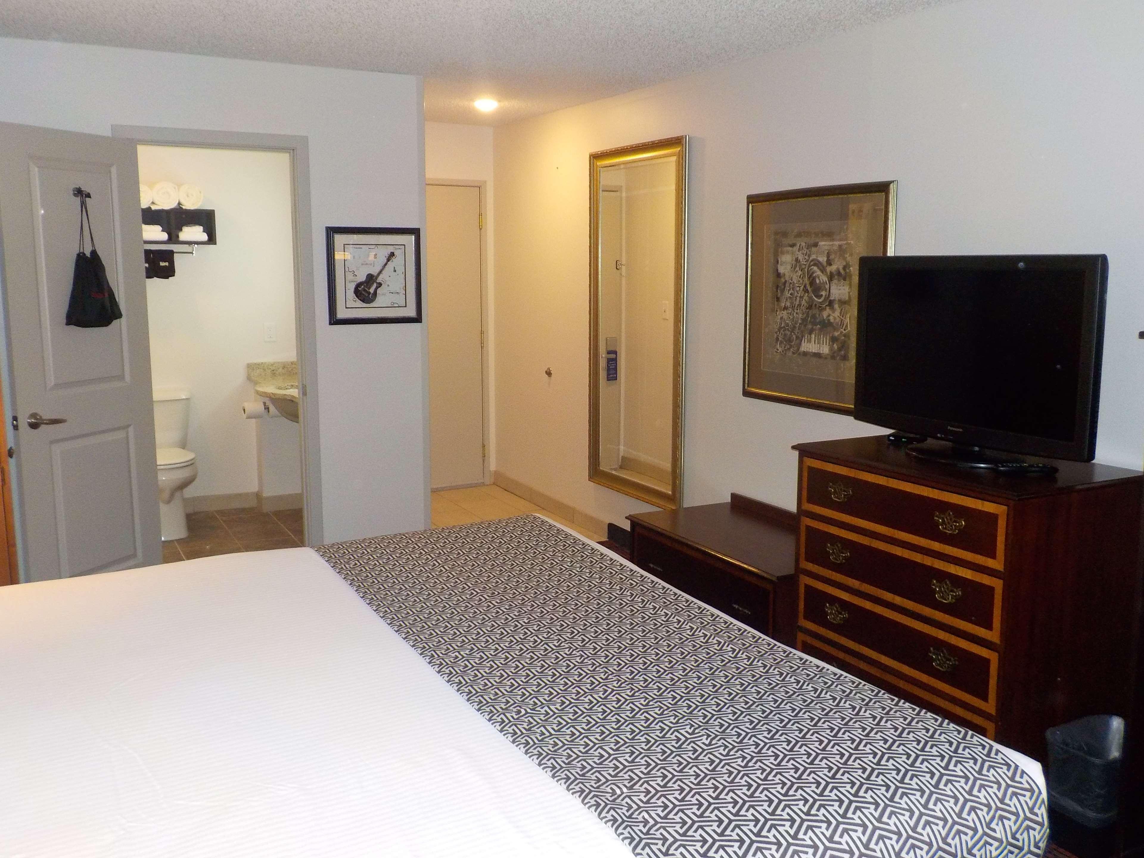 Surestay Hotel By Best Western Thomson Екстериор снимка