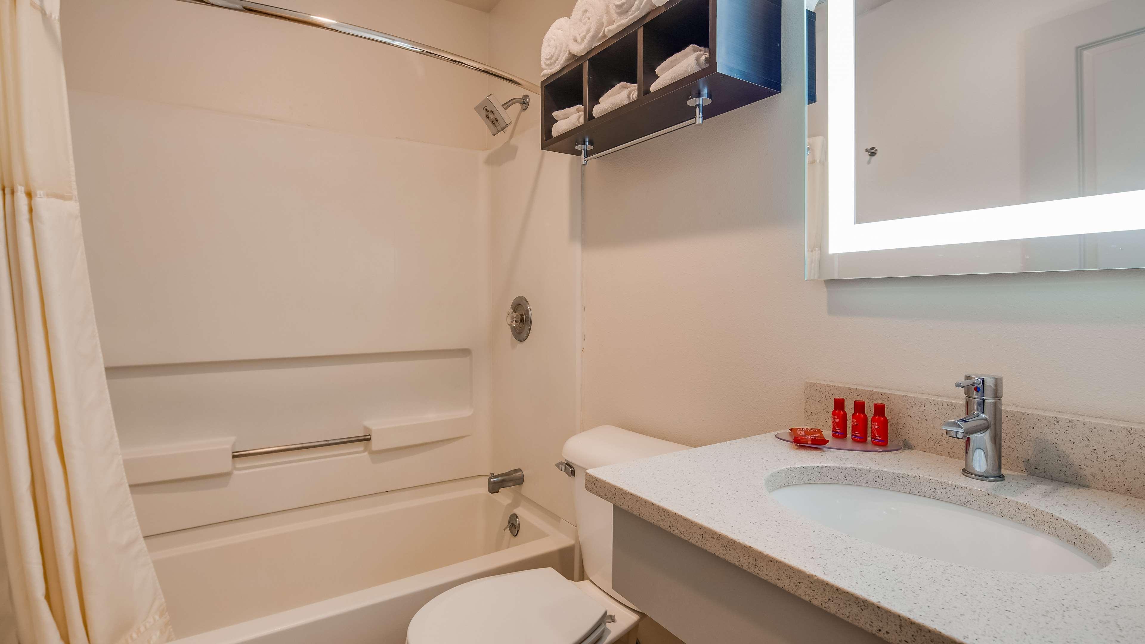 Surestay Hotel By Best Western Thomson Екстериор снимка