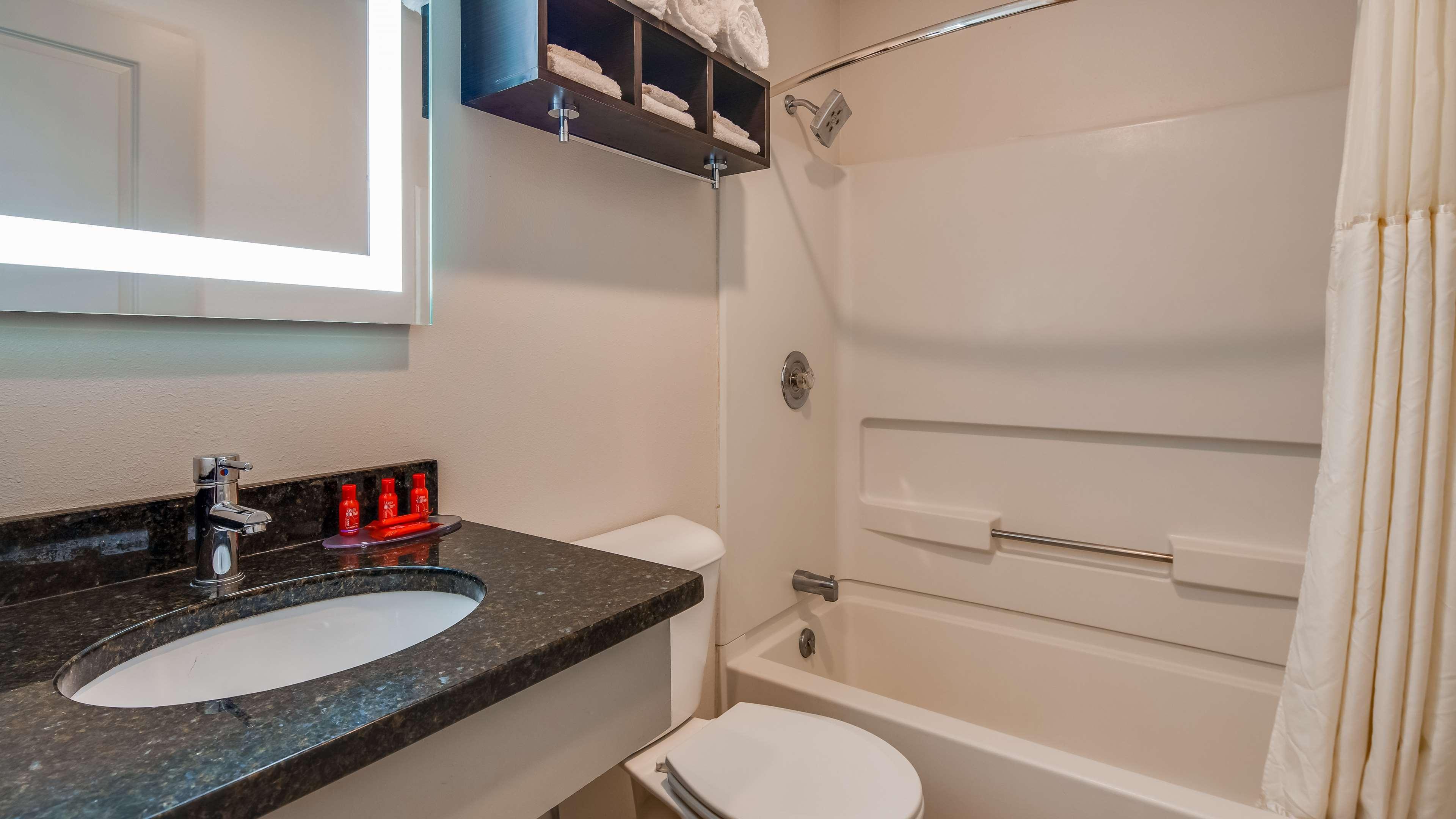 Surestay Hotel By Best Western Thomson Екстериор снимка