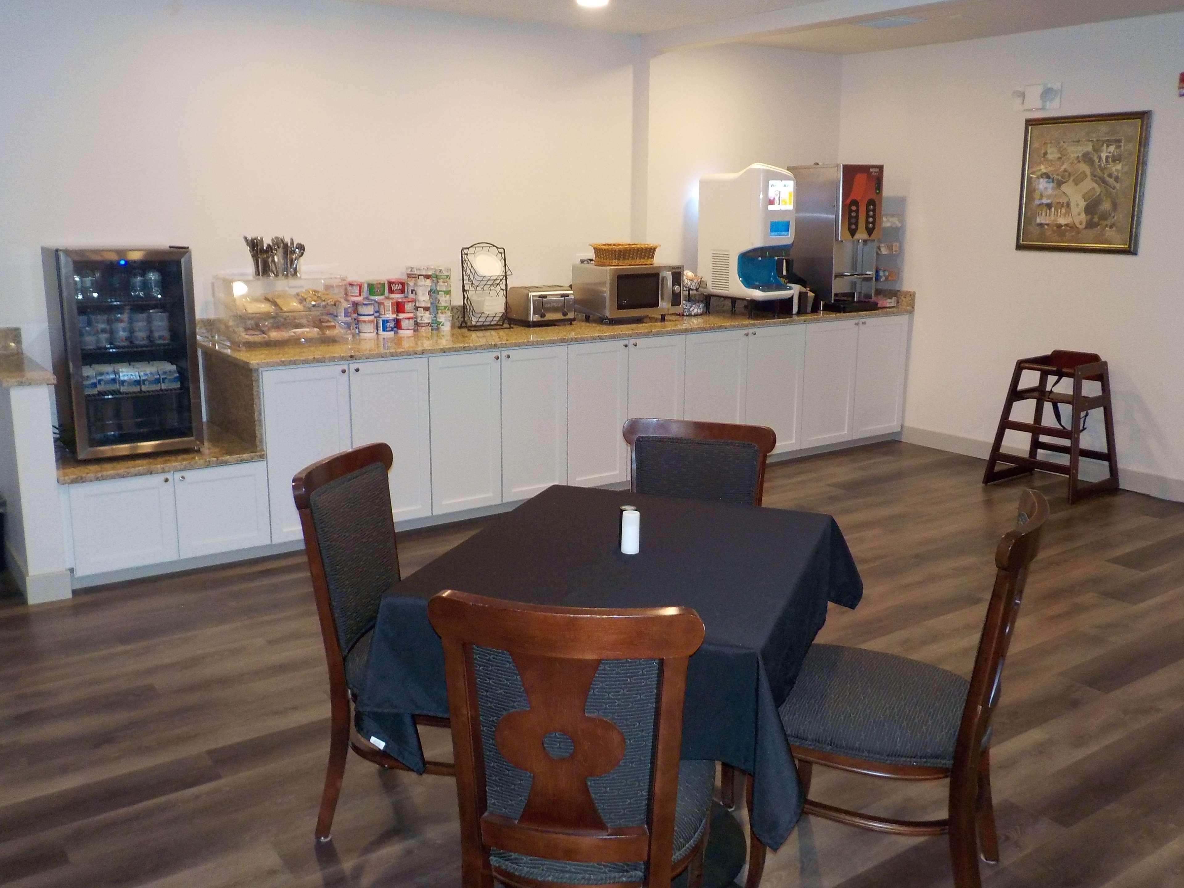 Surestay Hotel By Best Western Thomson Ресторант снимка